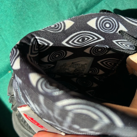 Nike Kybrid S2 Kids Sneakers - Black and Gray - Picture 3 of 16